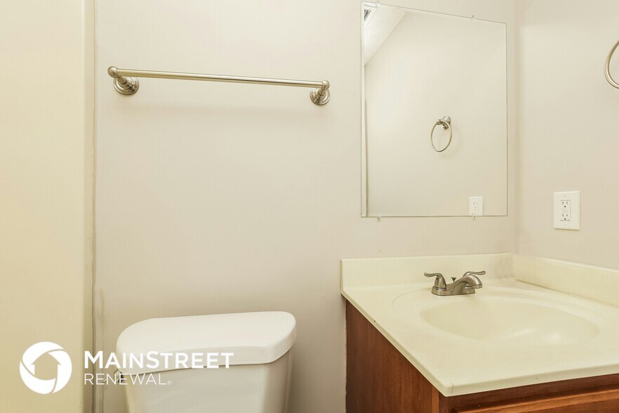 Building Photo - 242 N Blakemore Ave