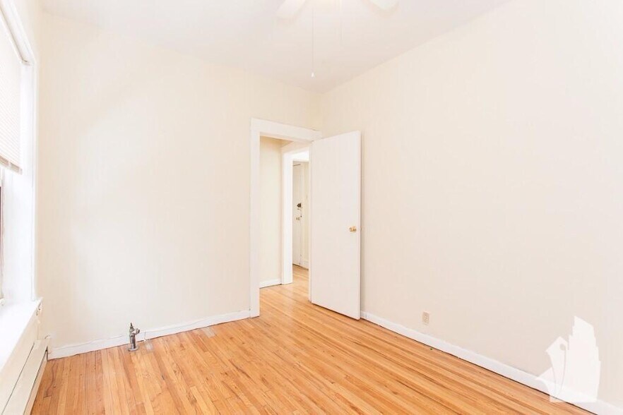 Building Photo - 626 W Barry Ave