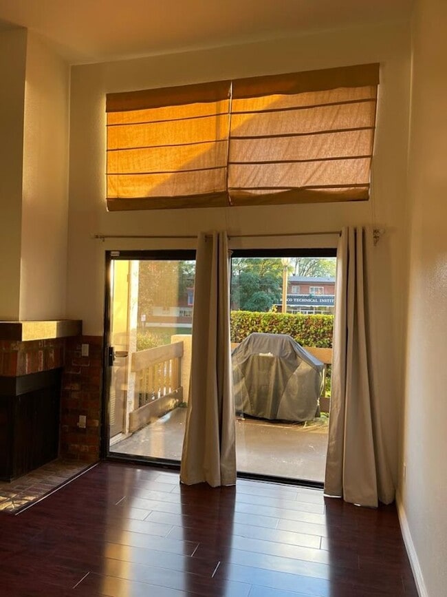 Building Photo - Furnished Tri-Level Townhome | 3BR/3BA | P...