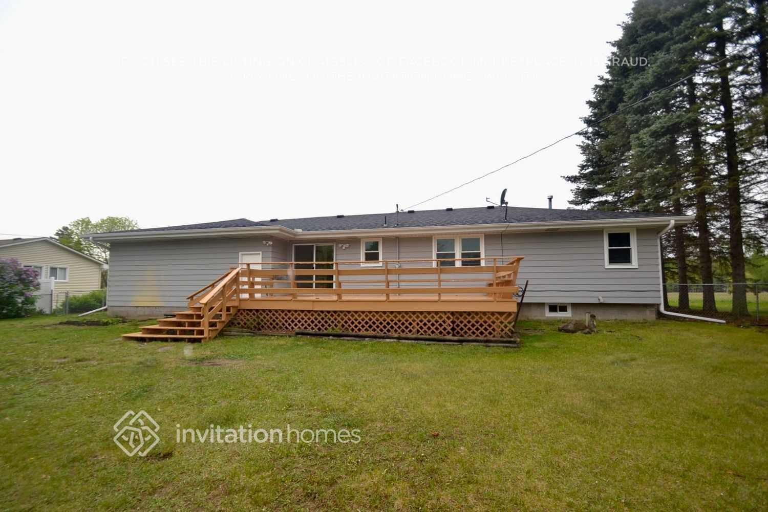 Building Photo - 13010 Deerwood Ln N