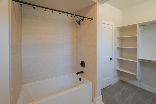 Building Photo - 3045 S Honeycomb Way