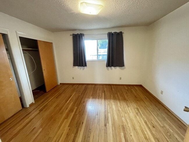 Building Photo - 1210 Chanticleer Ave