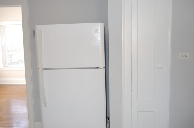 KITCHEN-3 - 2011 W Fargo Ave