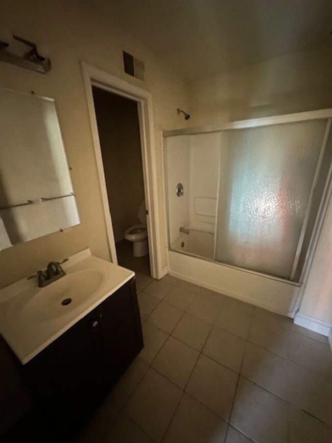 Building Photo - 1923 N Gratz St