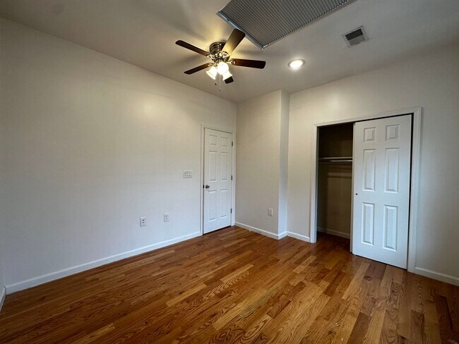 Building Photo - 134 Bostwick Ave