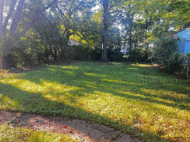 Building Photo - A Nice 2 Bedroom Home Near Church Hills Downs