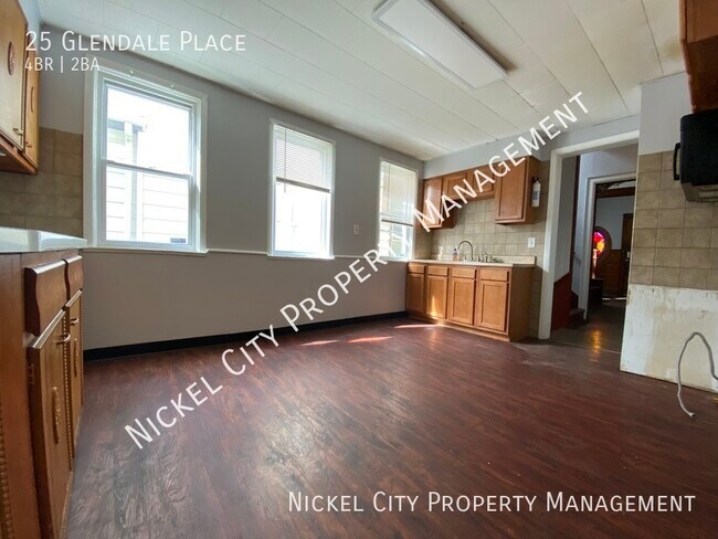 Building Photo - Beautiful 4 bedroom + Office Victorian Sty...