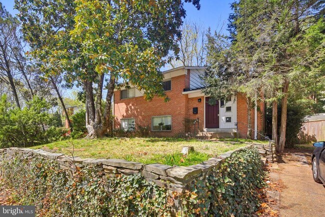 Building Photo - 9717 Hedin Dr