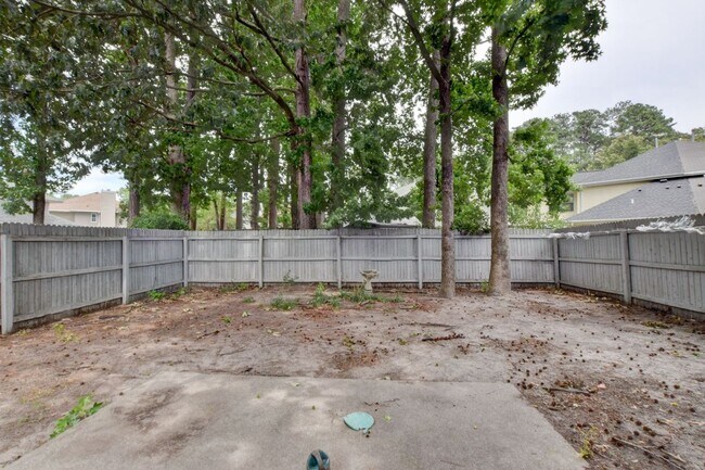 Building Photo - 922 Willow Point