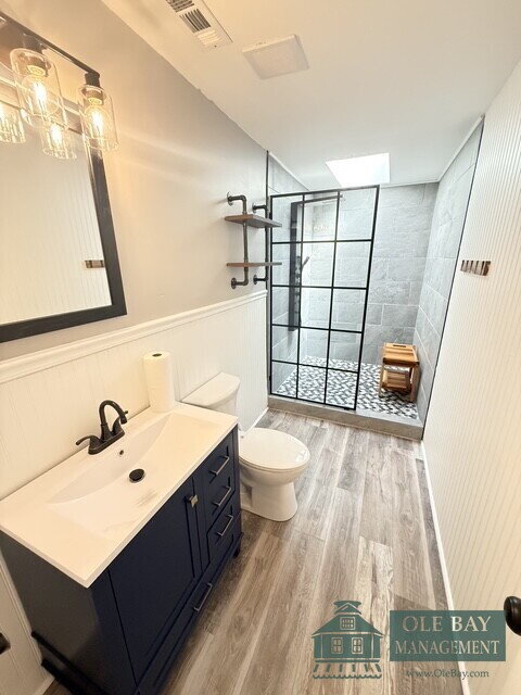 Building Photo - Granite counter tops, stainless steel appliances, luxury primary suite, and a large, fenced yard....