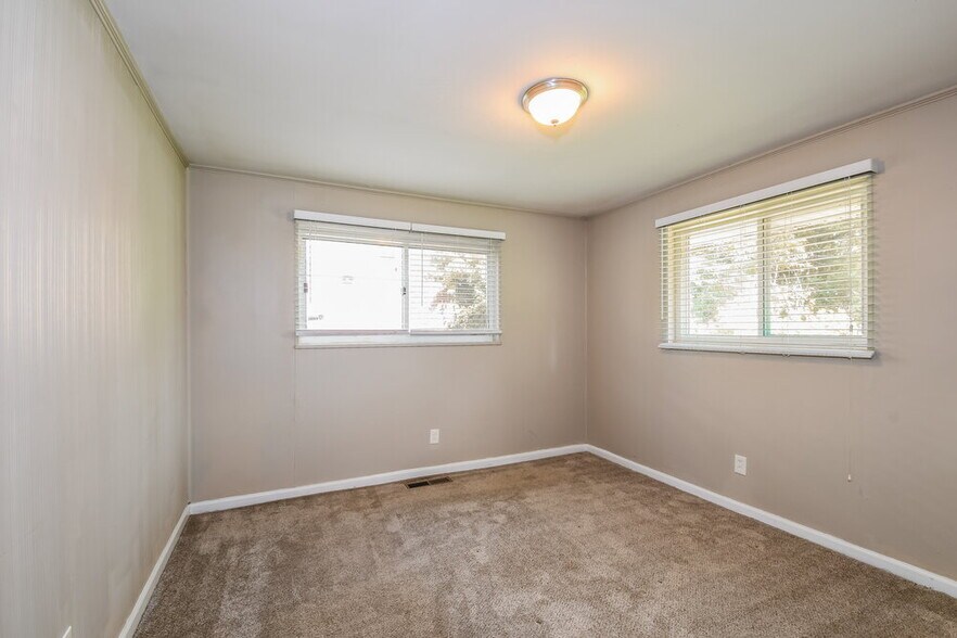 Building Photo - 933 Lebon Dr