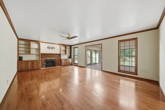 Building Photo - Beautifully Crafted 4BR Home with Sunroom, Office & Prime Location Near Downtown Hickory!