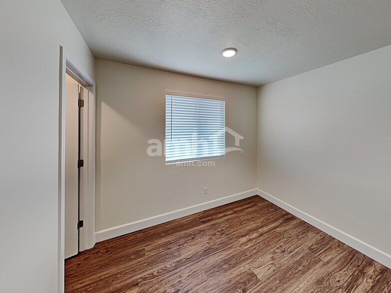 Building Photo - 3264 Fields Ave