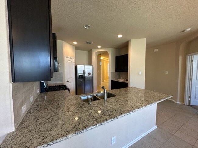 Building Photo - Super Nice Move In Ready 4 Bedroom One Sto...