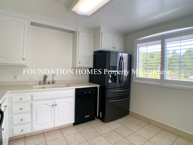 Building Photo - Penthouse Living on the Water, Mill Valley's Best-Kept Secret - Pool- Tennis - FOUNDATION