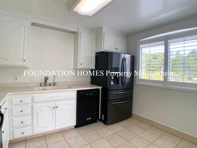 Building Photo - Sun Drenched Waterfront Shelter Bay Penthouse- Pool- Tennis - FOUNDATION