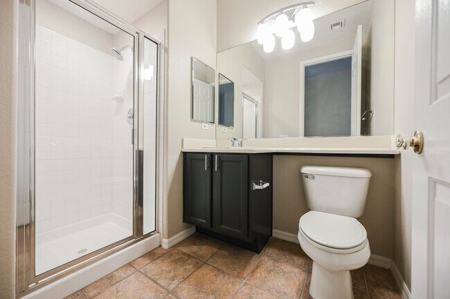 Building Photo - Beautiful 2 bd/2 bath condo in luxury gated Summerlin community ON TPC GOLF COURSE