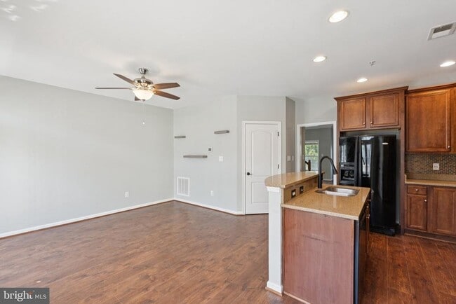 Building Photo - 7072 Little Thames Drive