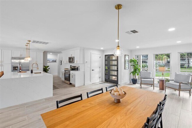Building Photo - 668 Harbor Is