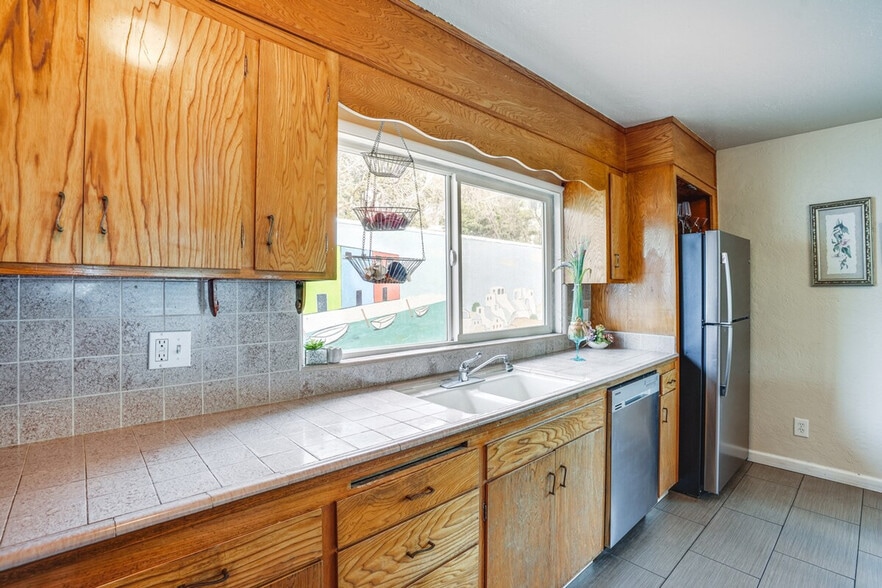 Building Photo - 3600 Grand Ave