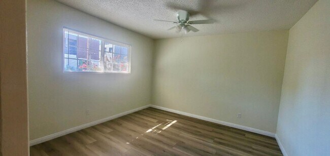 Building Photo - Charming 1-Bedroom Apartment in Prime Van Nuys Location - MOVE IN READY