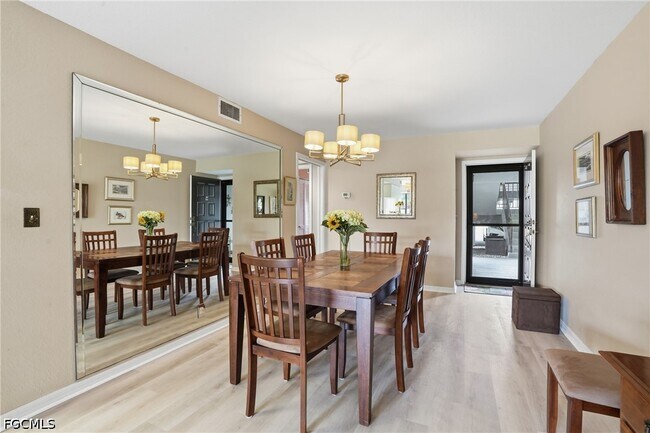 Building Photo - 5905 Trailwinds Dr