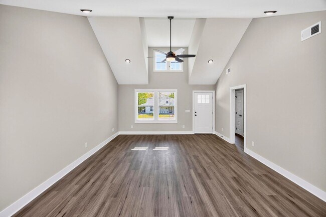 Building Photo - 206 Ross Ave