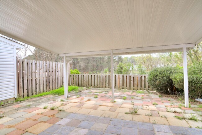 Building Photo - End Unit Townhouse