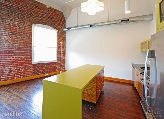 Building Photo - 1709 E Clay St