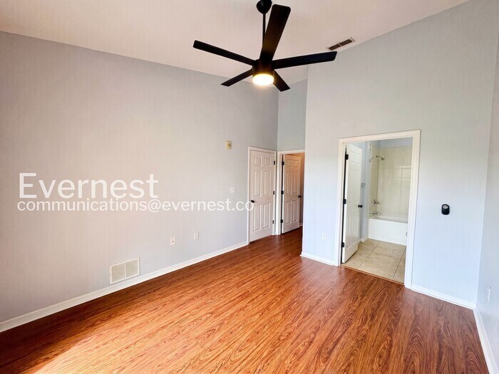 Building Photo - 10123 Courtney Palms Blvd