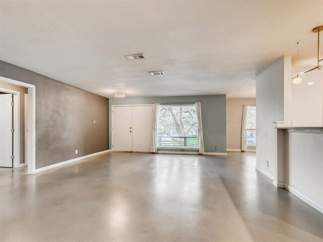 Building Photo - 2500 Candlewood Ct
