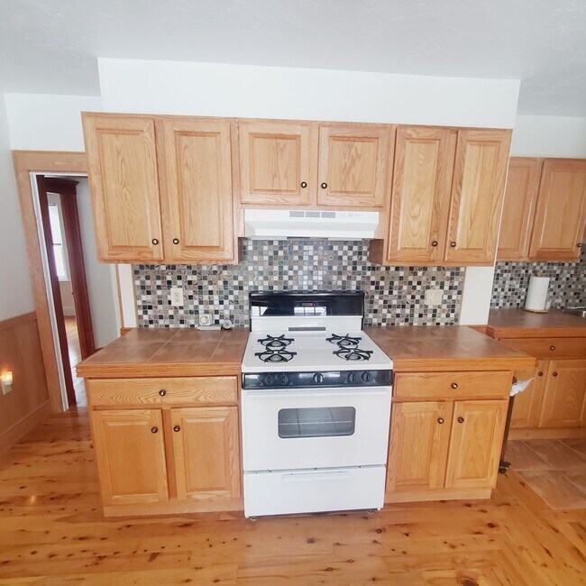 Building Photo - Charming Roslindale 2 Bd 1 Bath w Garage and Green Space