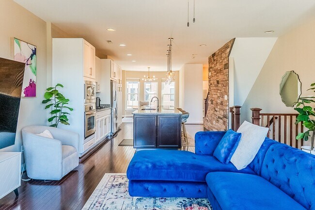 Building Photo - Stunning One Loudoun Townhome – 3BR / 3.5BA in Prime Ashburn Location – Available May 1