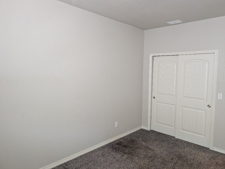 Building Photo - 3056 County Fair Ln