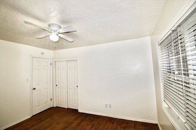 Building Photo - 2000 Alameda St