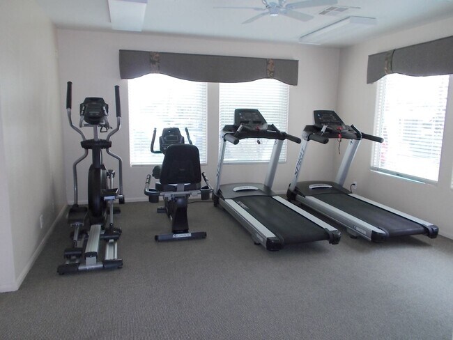 Building Photo - Beautifully Maintained Fully Furnished Home – Move-In Ready!