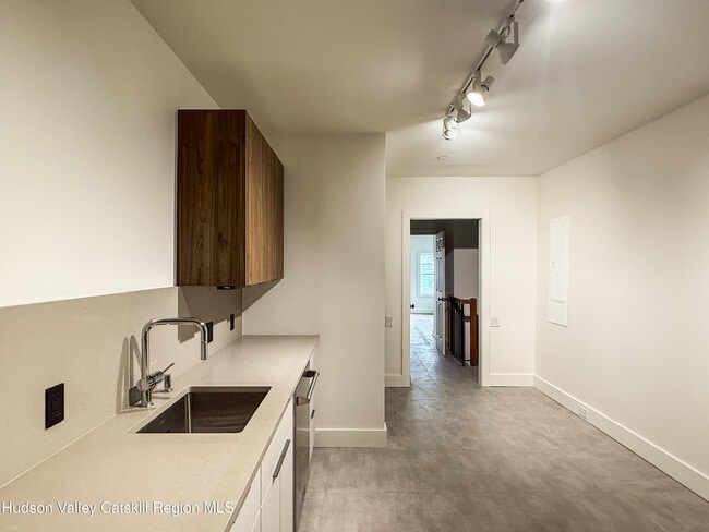 Building Photo - 438 Warren St