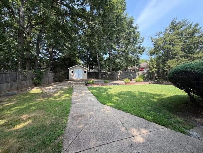 Building Photo - 28 Cambridge Dr