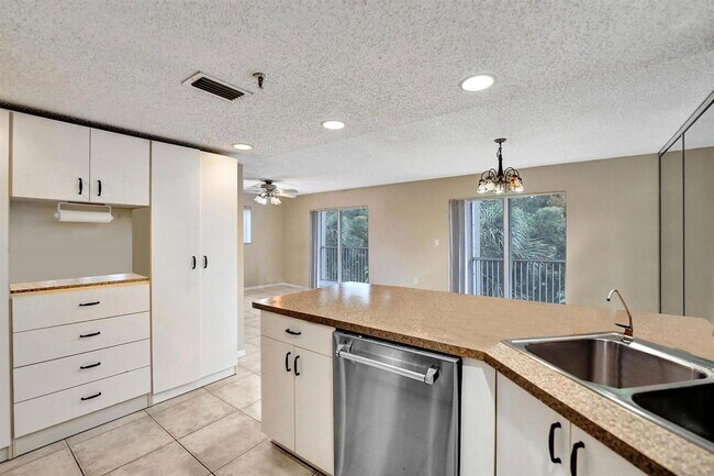 Building Photo - 9470 Tangerine Pl