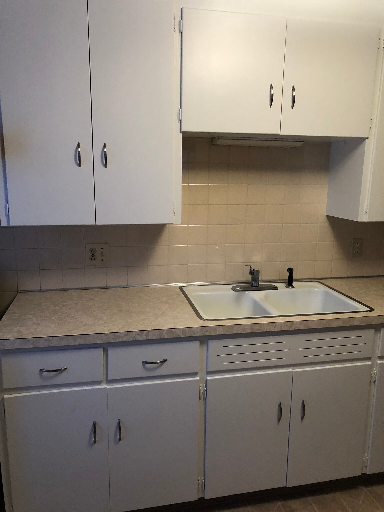 Kitchen - 27 Forrestal Ln