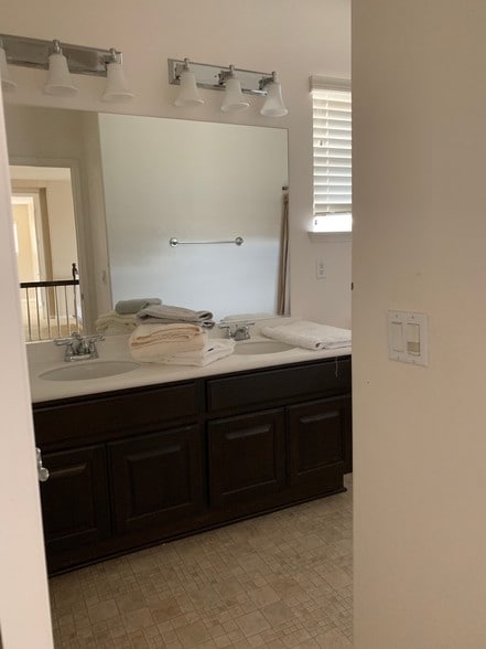 Bathroom #2 - 9810 Grey Goose St