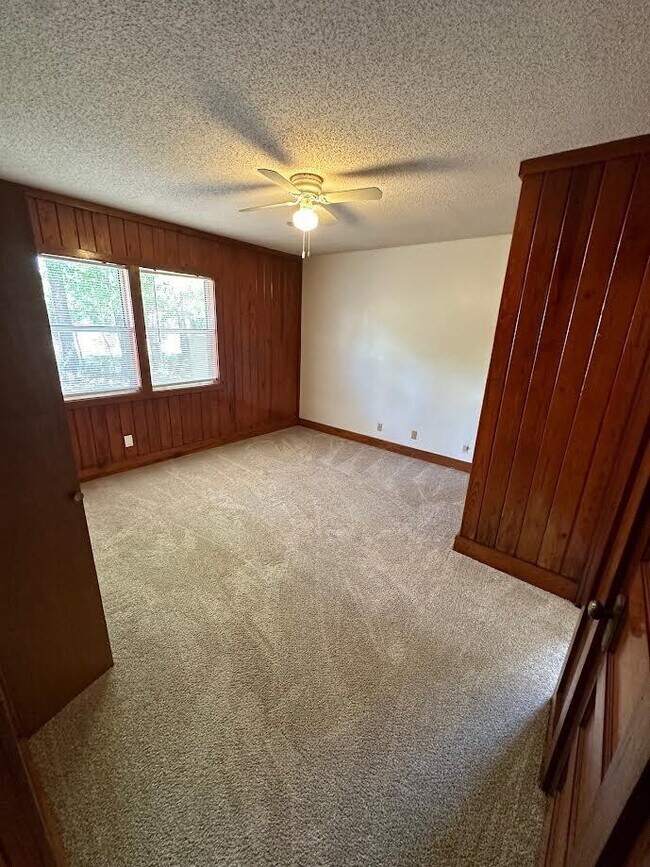 Building Photo - 324 Michael Cir