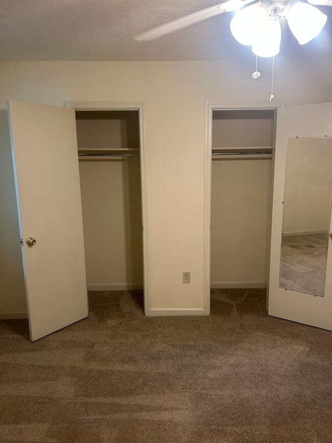 Building Photo - Campus View 1 Bedroom Apt. -Walking Distan...