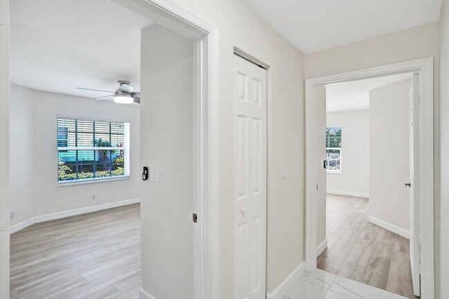 Building Photo - 5033 S La Sedona Cir