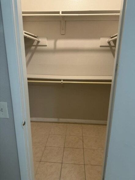 Building Photo - 9809 Richmond Ave