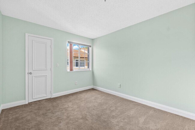 Building Photo - 111 Yacht Club Way