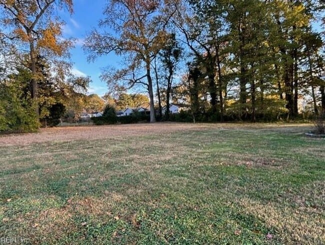 Building Photo - Maple Hall