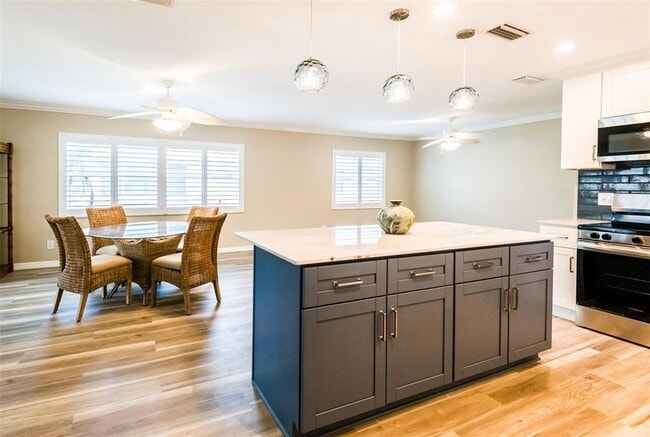 Building Photo - 1900 Benjamin Franklin Dr