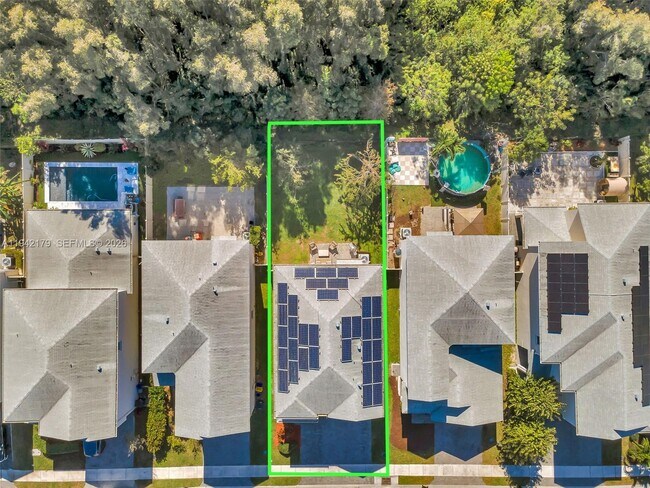 Building Photo - 1827 Lake Cove Dr