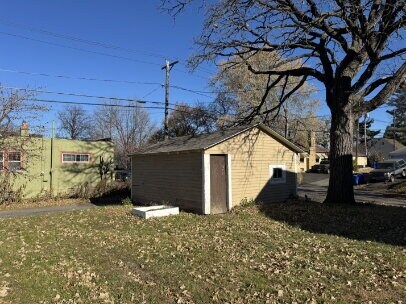 Building Photo - 933 Front Ave